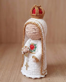Nossa Senhora de Fátima da Paz Celestial – Amigurumi Sagrado em Crochê | Casa da Promessa