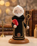 São Bento Protetor da Fé e do Lar – Amigurumi Sagrado em Crochê | Casa da Promessa