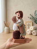 O Cuidado de São José – Cena em Crochê com o Menino Jesus | Amigurumi Artesanal
